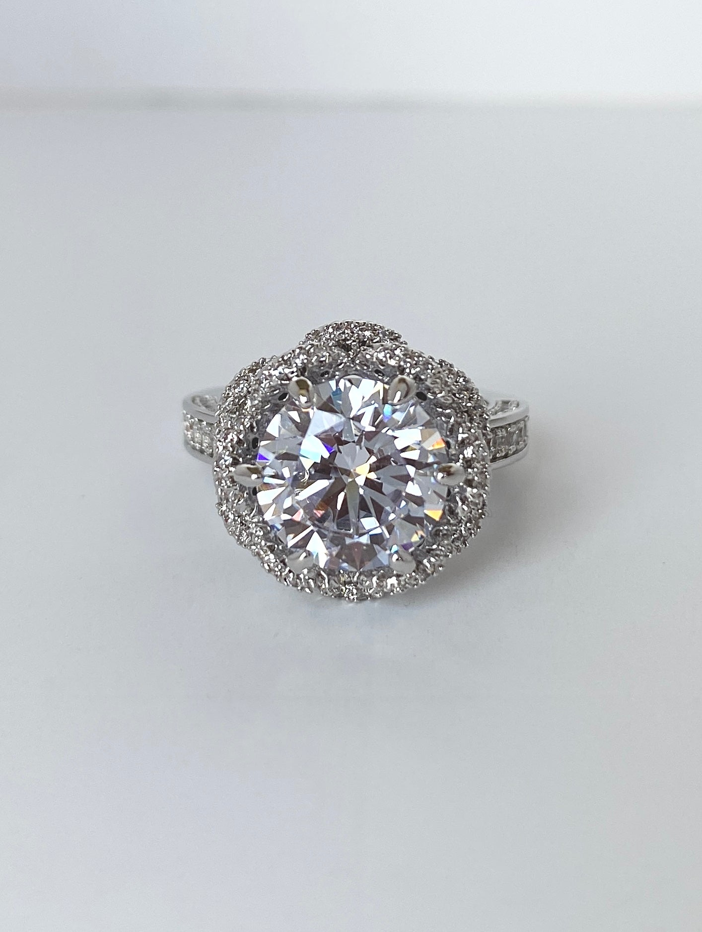 Sparkling Silver Alloy Focus Ring with CZ & Semi-Precious Stones